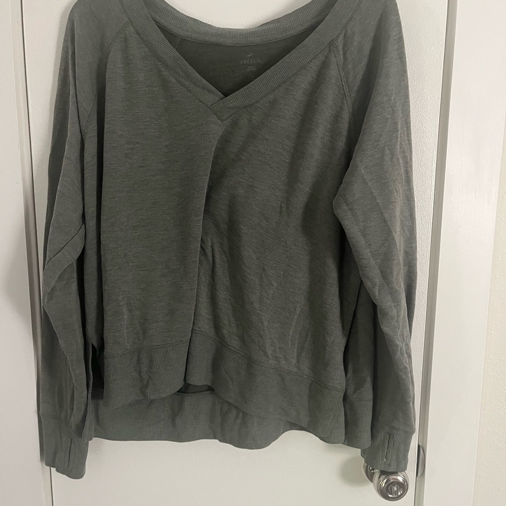 Women's V-Neck Sweater in Green